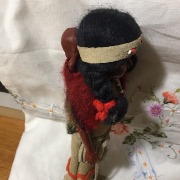 Cutest Carlson doll. Indian princess with papoose. Amazing detail and quality - Picture 12 of 16